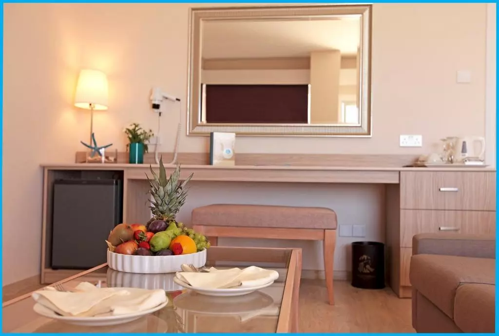 poseidonia beach limassol_shabavizparvaz_08.jpg